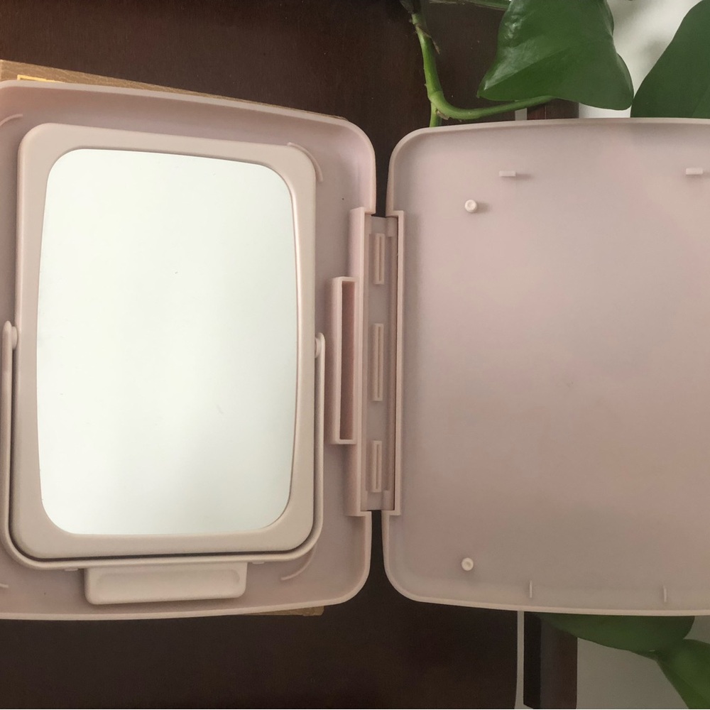 Vintage Mary Kay Light Pink Compact Mirror - Picture 2 of 7